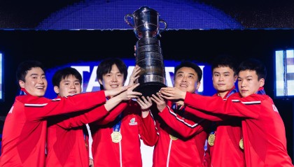 MK体育官方网站-10胜0负夺冠+MVP！国乒26岁第一巨头吃蛋糕庆生：王皓打造新真核